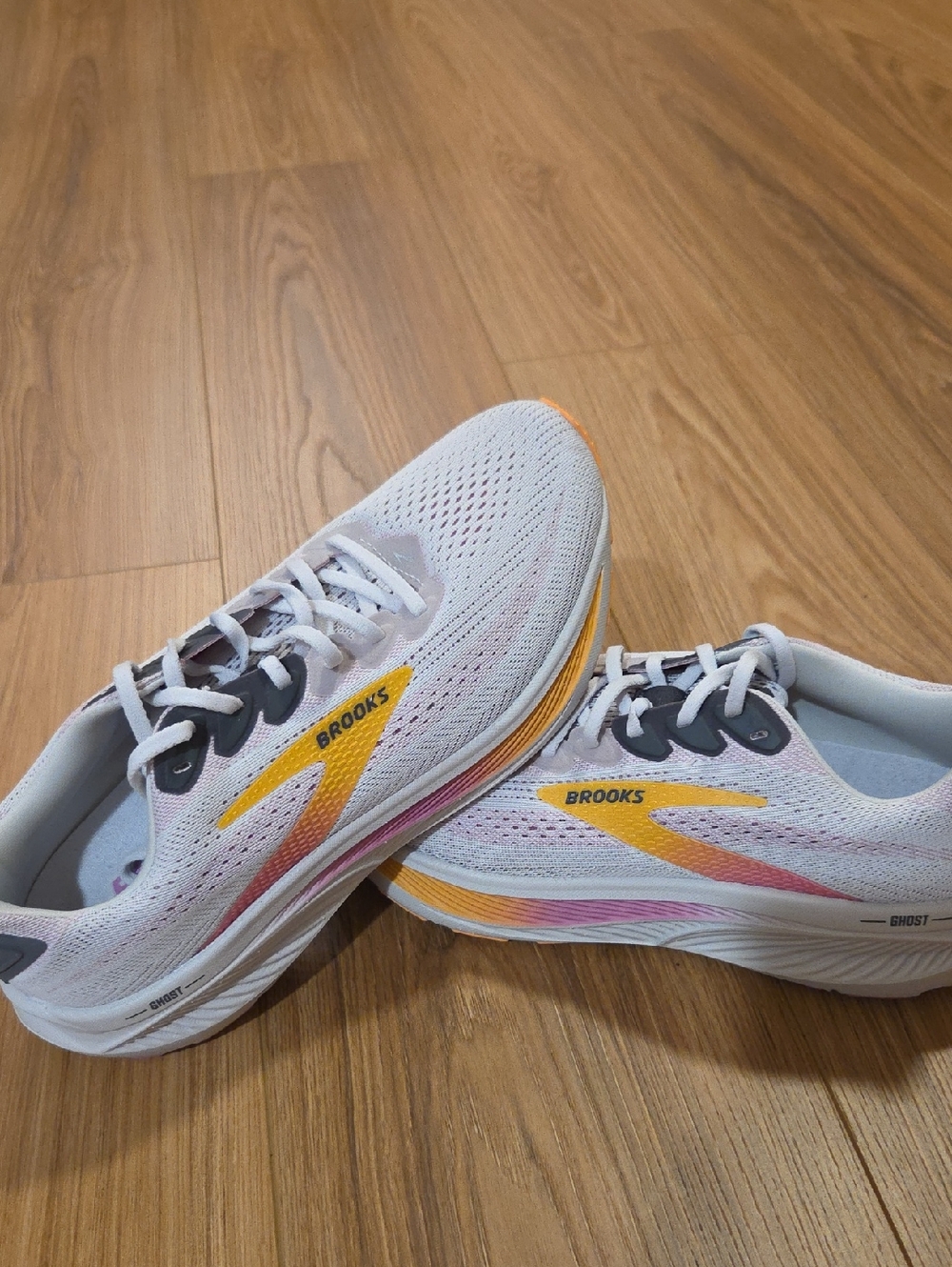 Women's Brooks Ghost 17 Running Walking Shoes Grey And Pink, Size 10